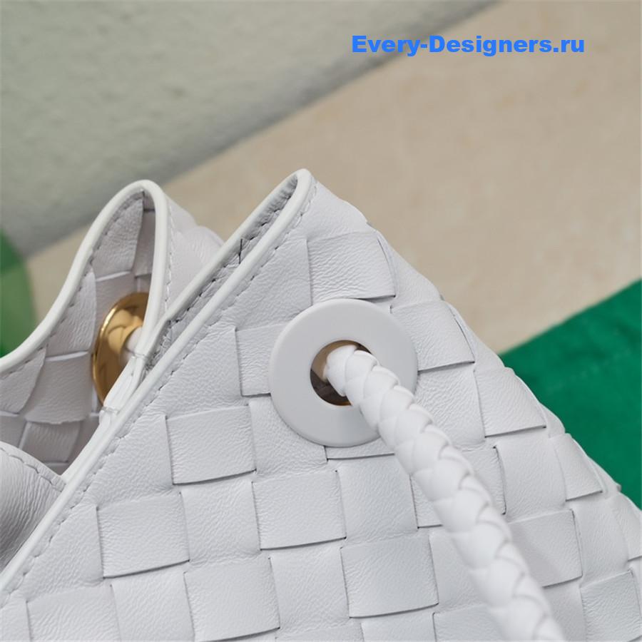 b0tt*ga Ven*ta east west andiamo shoulder bag