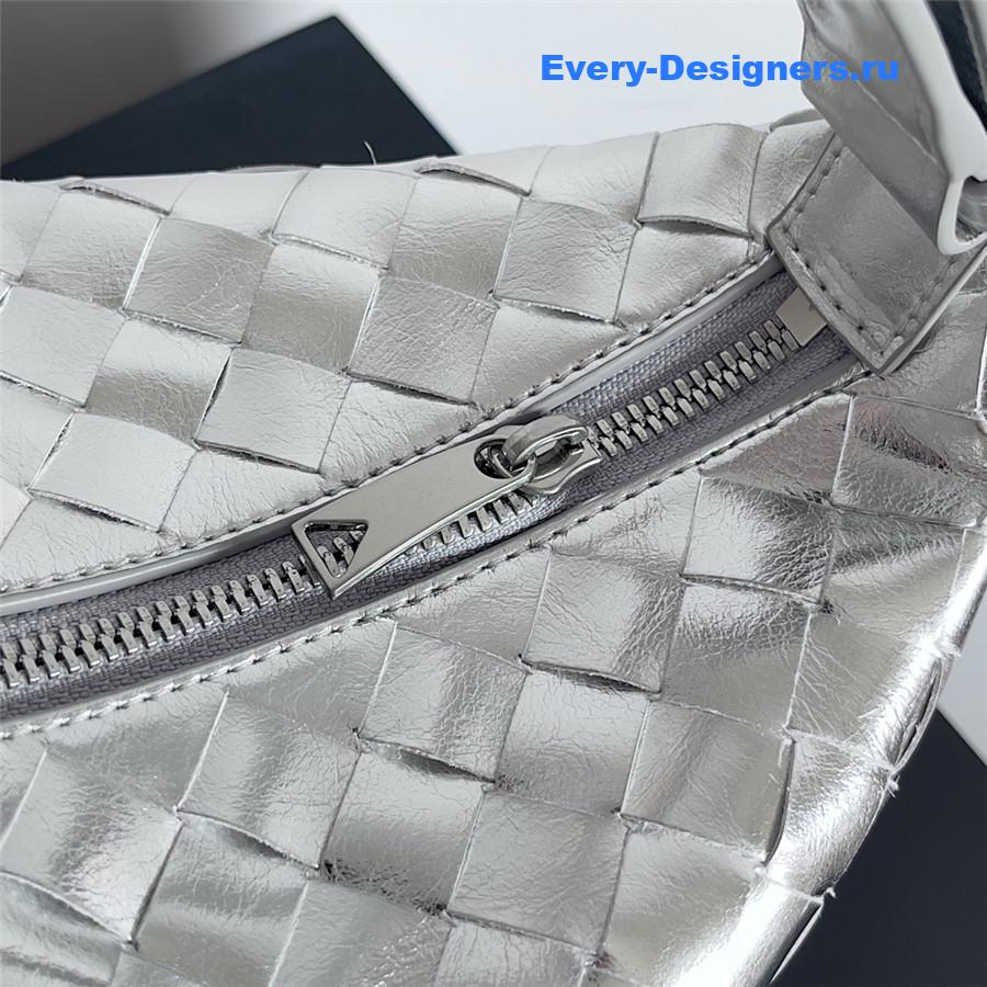 b0tt*ga Ven*ta wallace silver leather shoulder bag