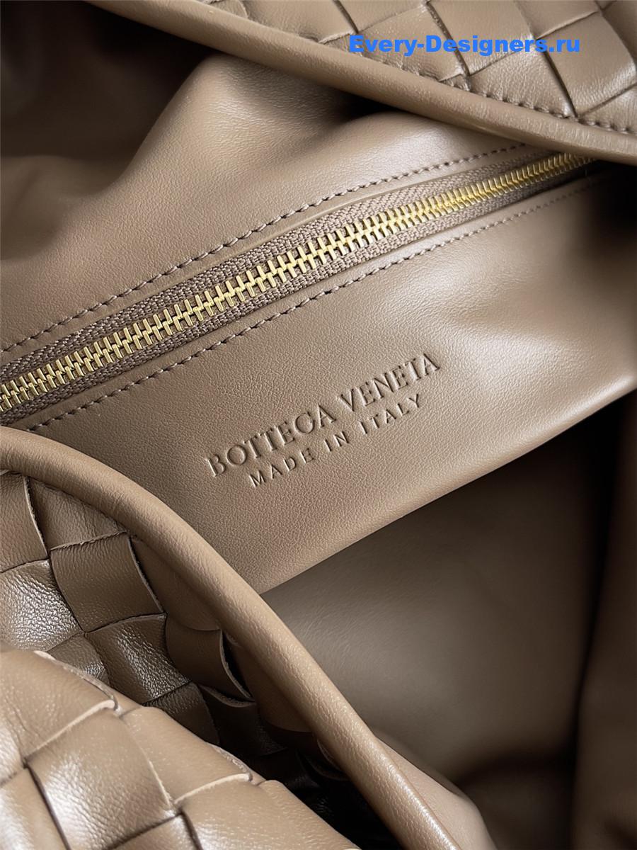 b0tt*ga Ven*ta hop large leather tote bag in beige