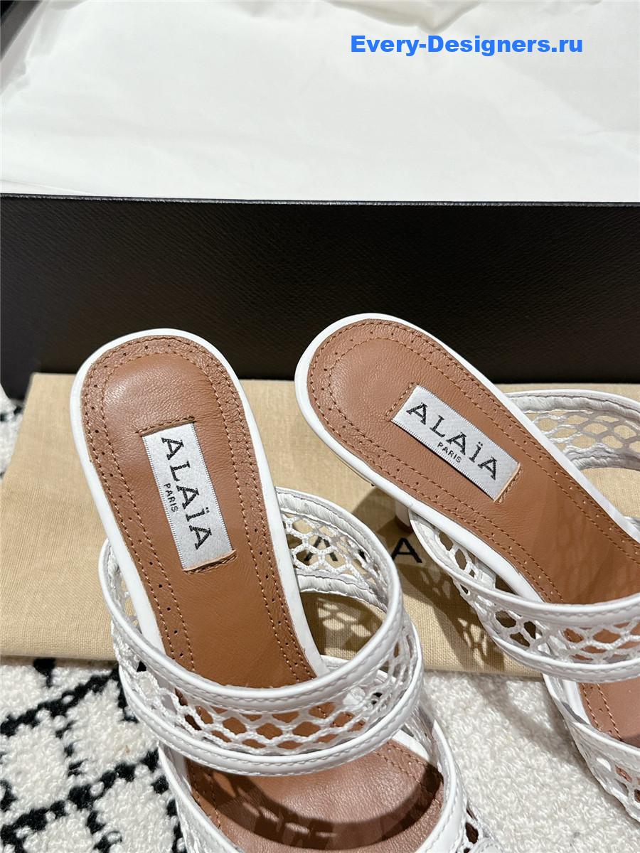 Alaia Le Coeur 90mm Leather Pumps in White