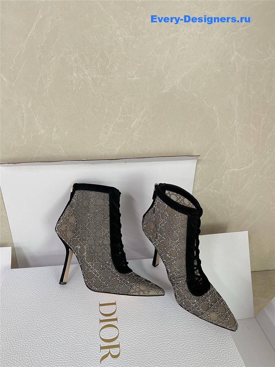 D10r capture heeled ankle boots