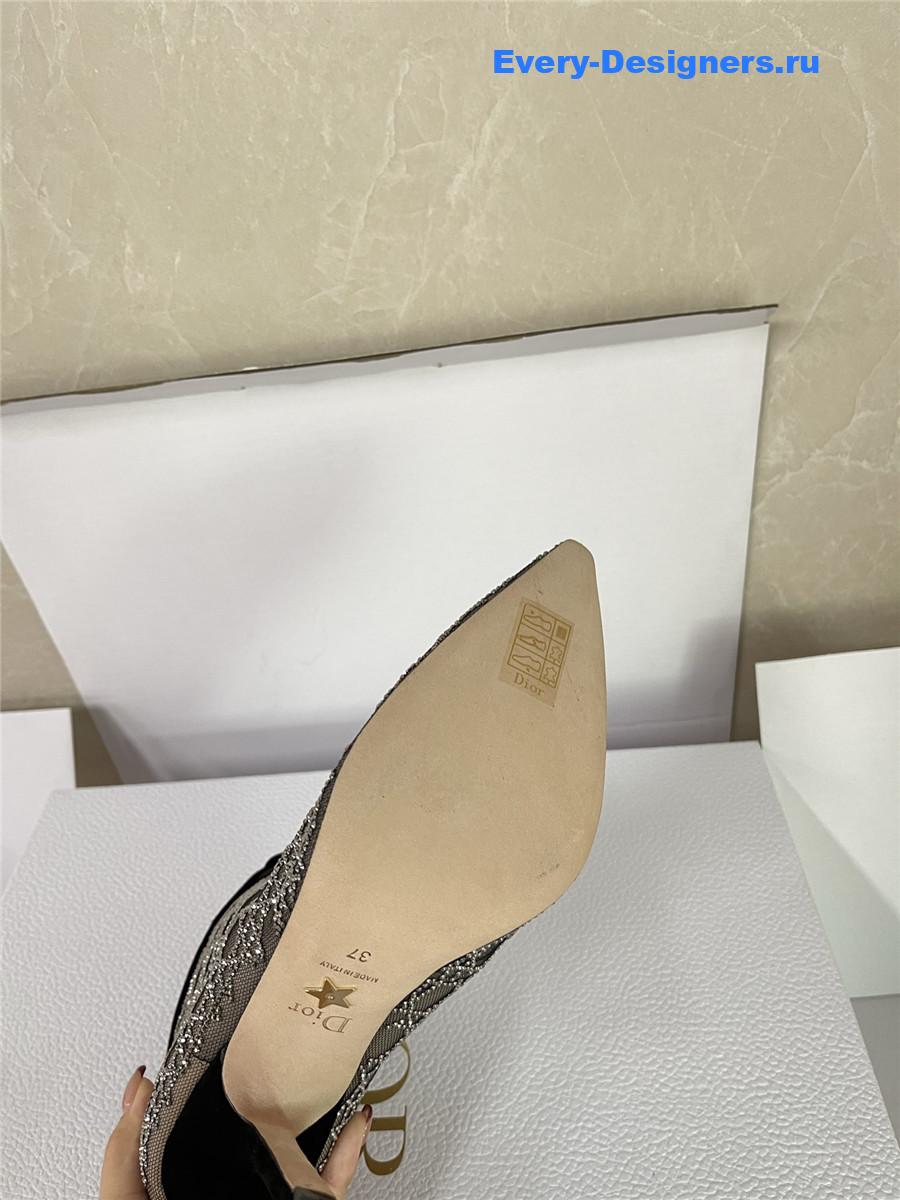 D10r capture heeled ankle boots
