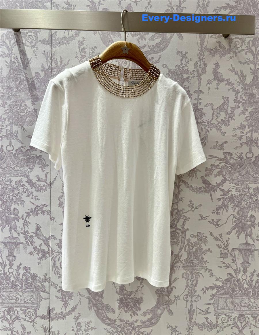 D10r white t-shirt with gold collar