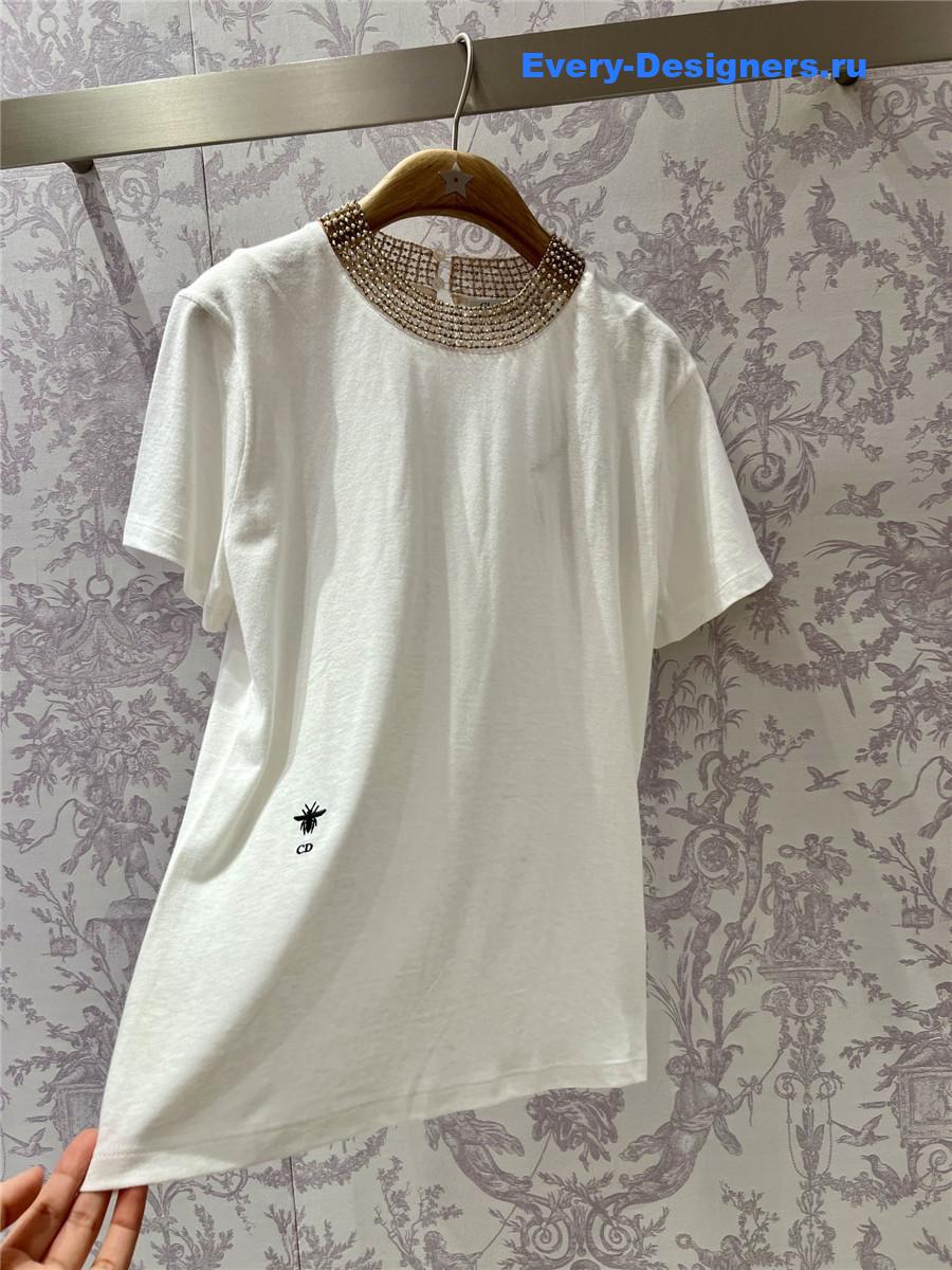 D10r white t-shirt with gold collar