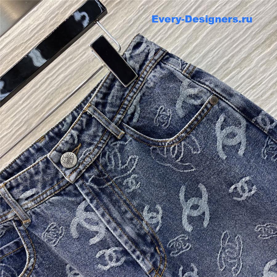 Ch**el lettering print straight jeans