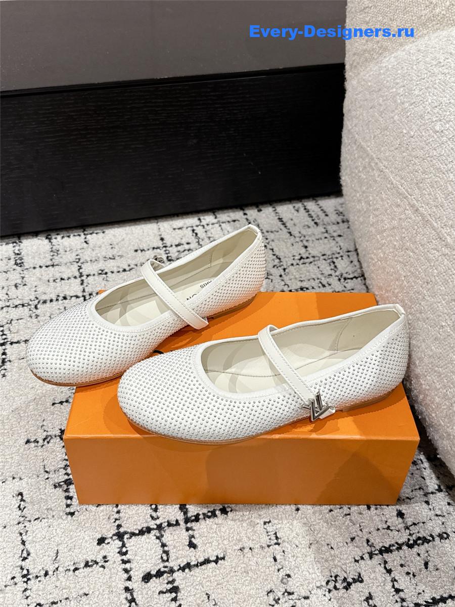 l0vis Vvtt0n perforated romy flat ballerina in white