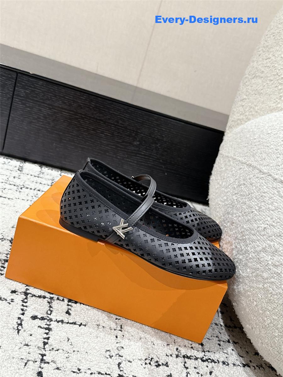 l0vis Vvtt0n perforated romy flat ballerina in black