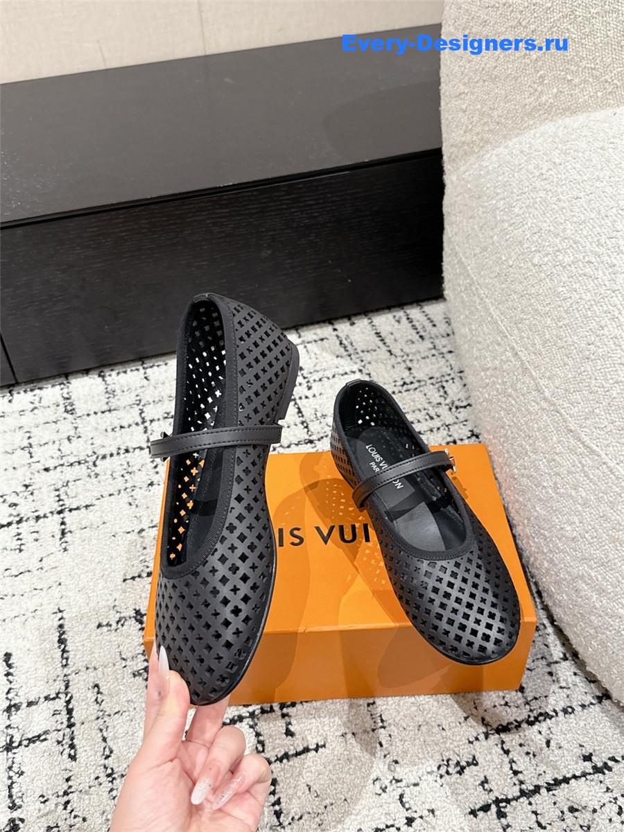 l0vis Vvtt0n perforated romy flat ballerina in black