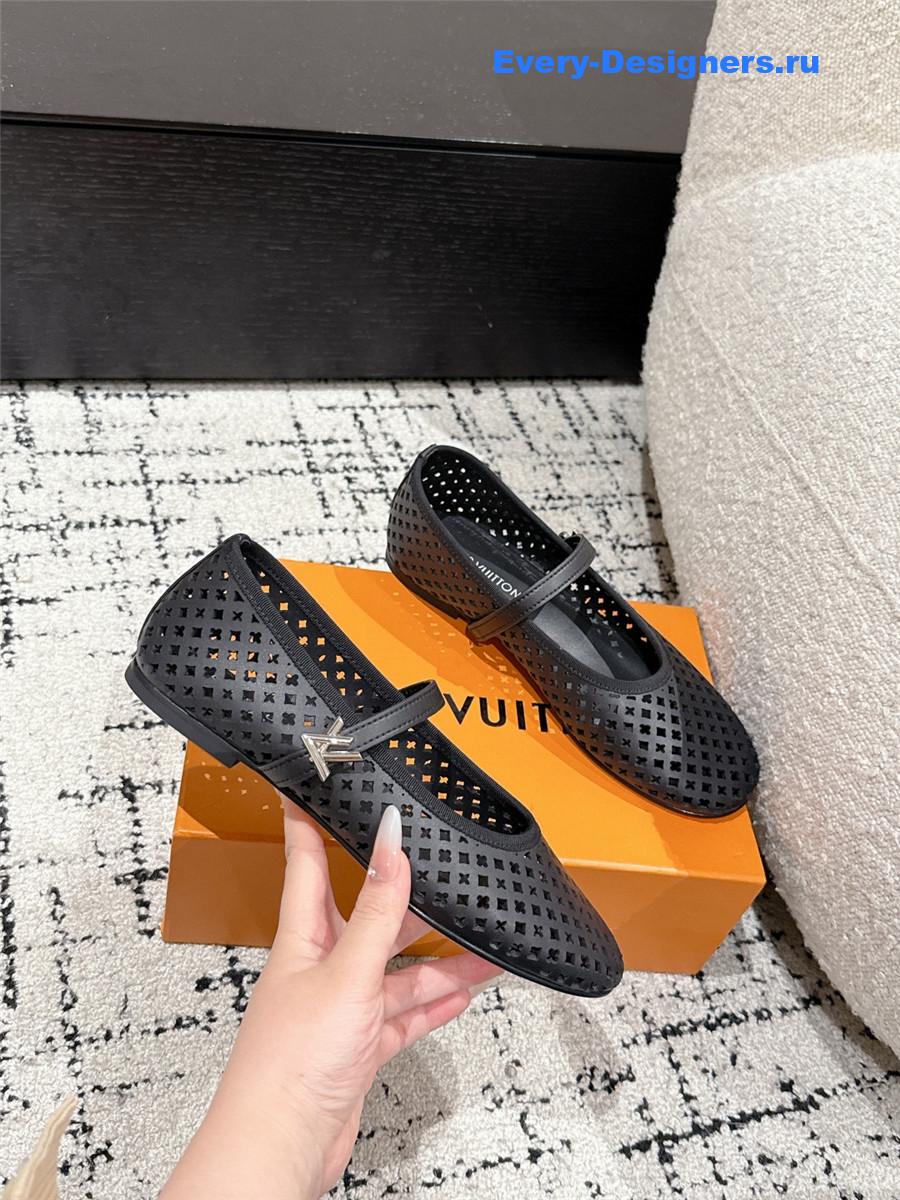 l0vis Vvtt0n perforated romy flat ballerina in black