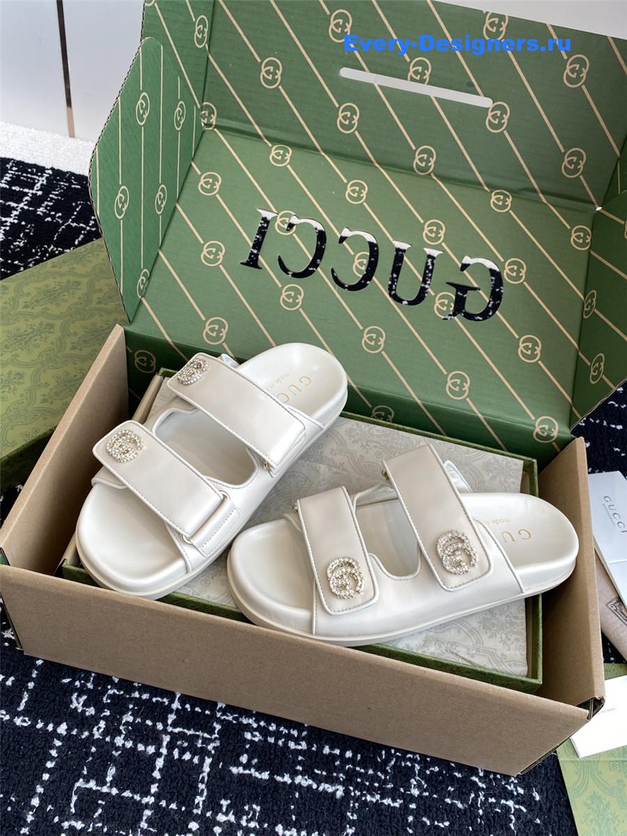 Gvc*1 gg logo slide sandals in white
