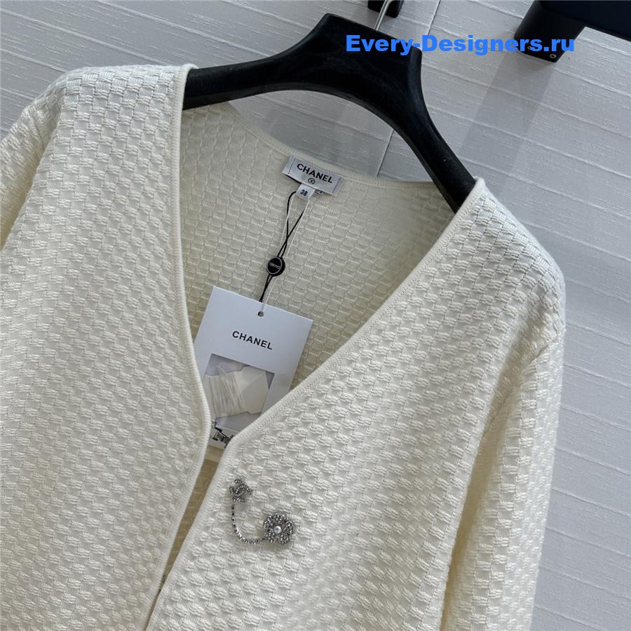 Ch**el white embossed knit hook cardigan