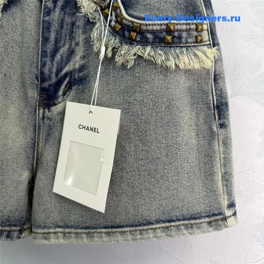 Ch**el rivet pocket edge denim shorts