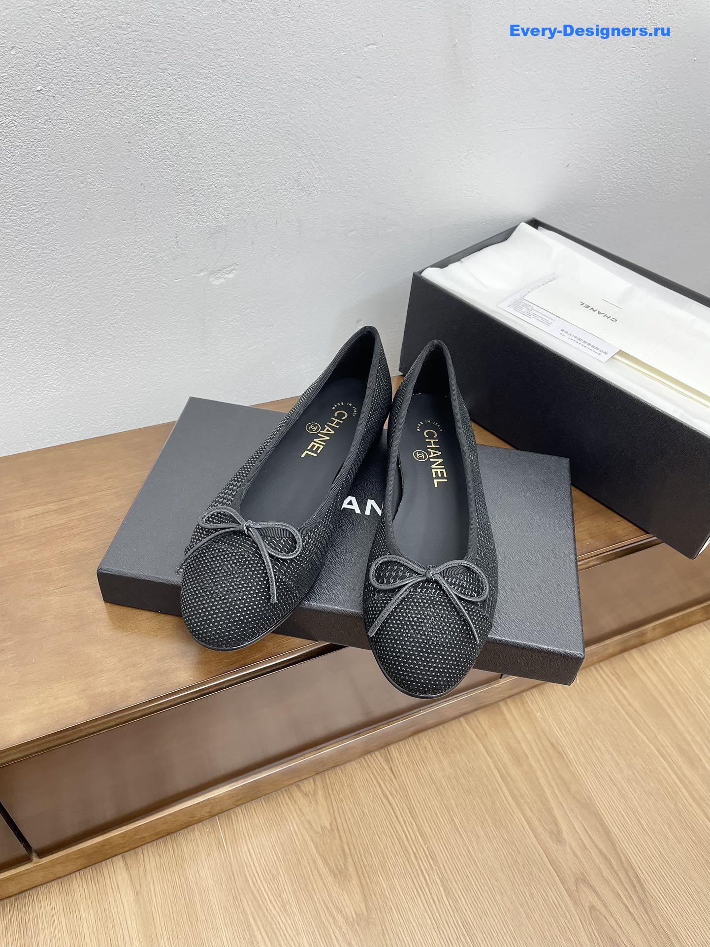 Ch**el lambskin cap toe cc ballerina flats