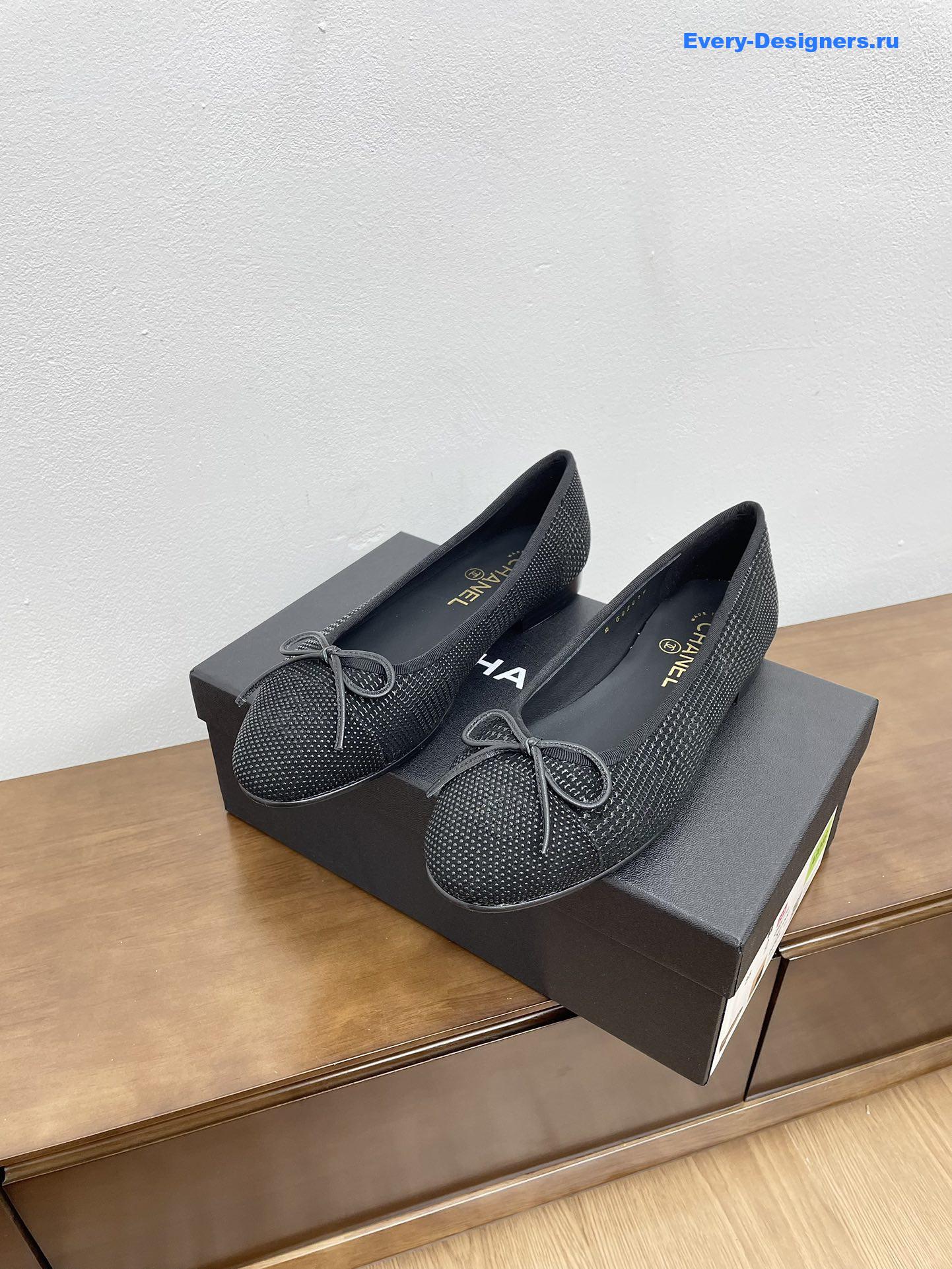Ch**el lambskin cap toe cc ballerina flats