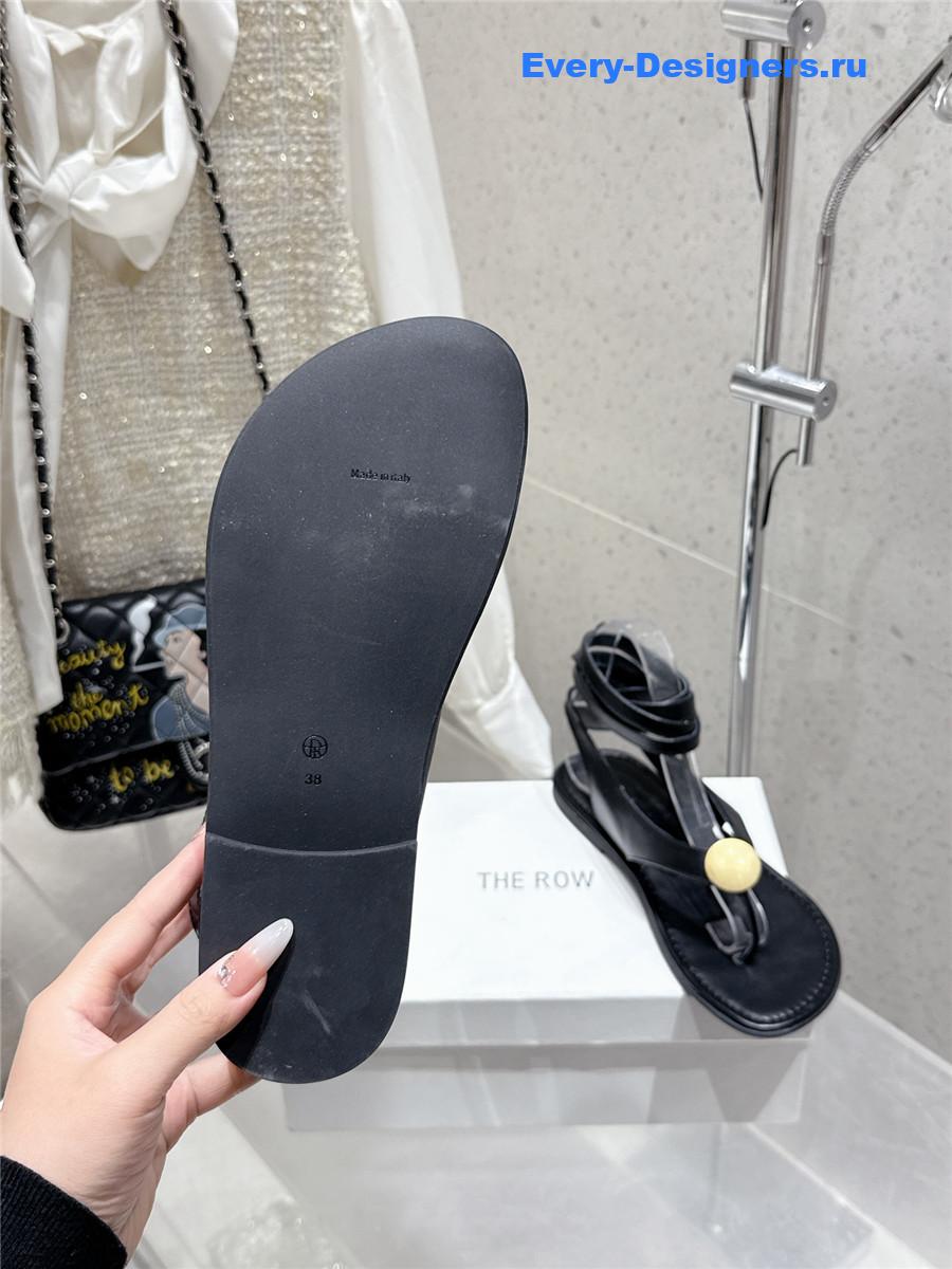 The R0w black strap flip flop flat sandals