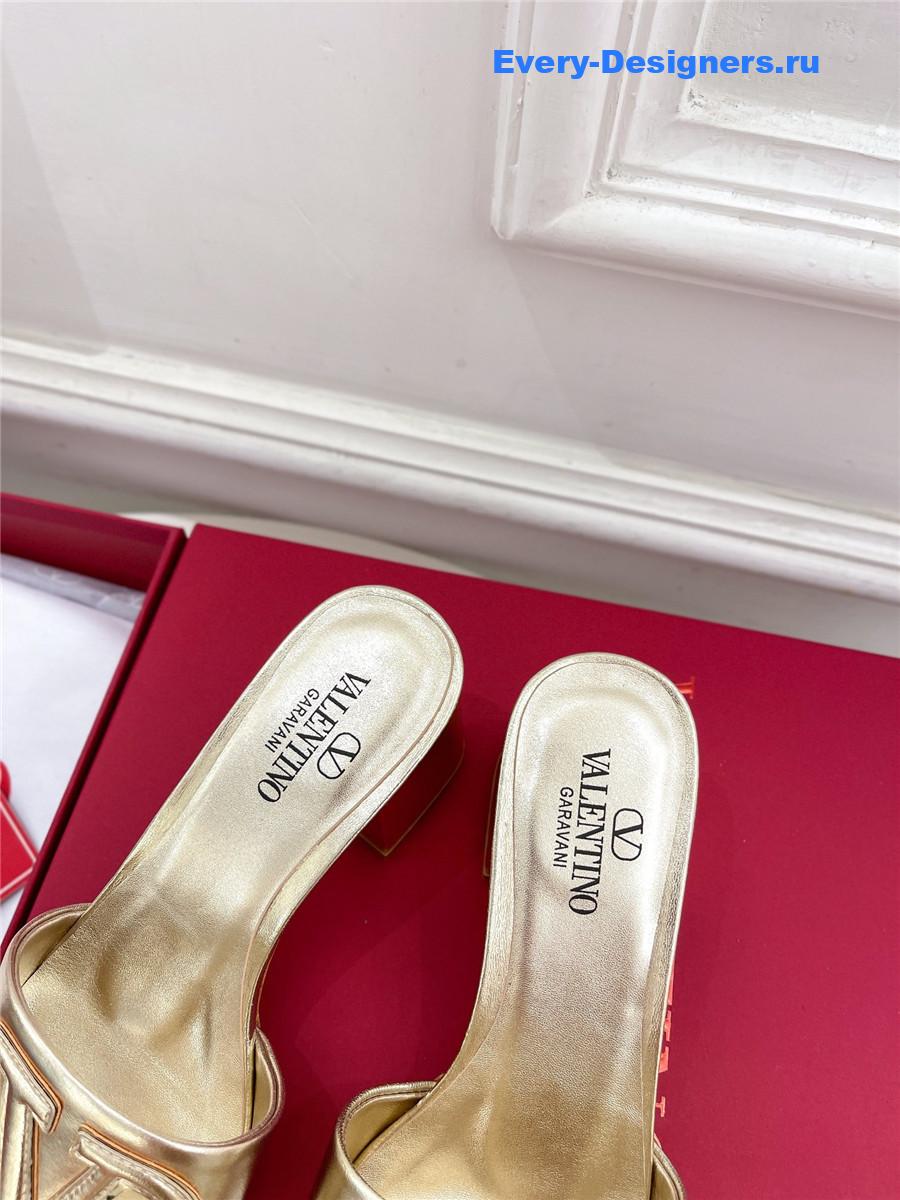 Va1e*ntin0 garavani vlogo slide sandals gold