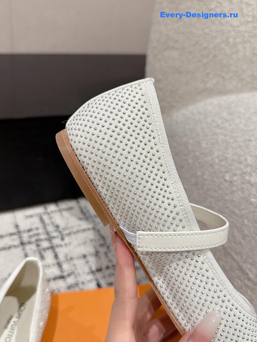 l0vis Vvtt0n white romy flats