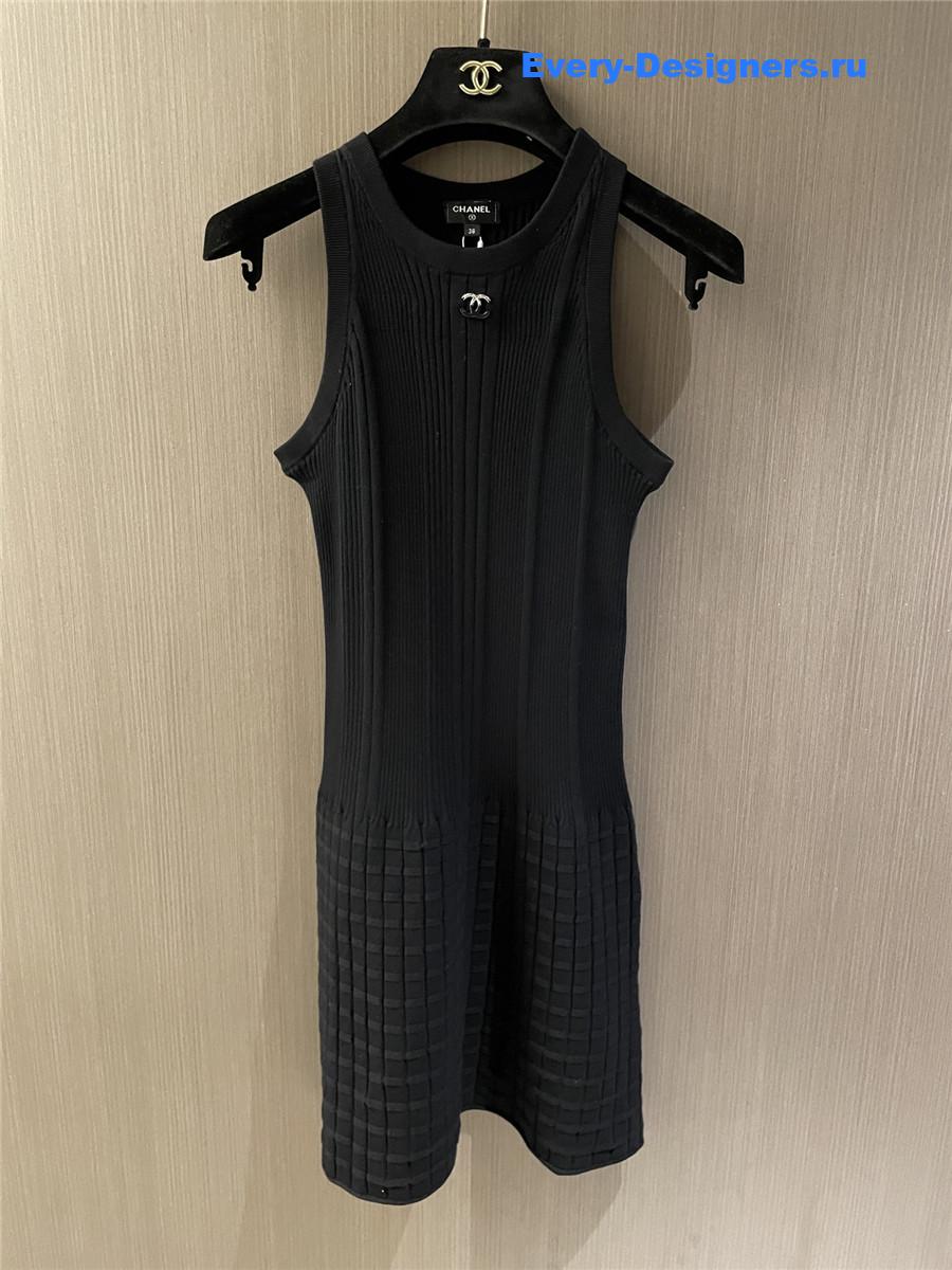Ch**el black u-neck sleeveless knitted dress