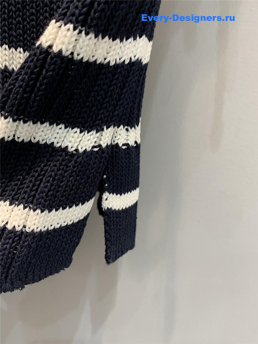D10r letter stripe sweater
