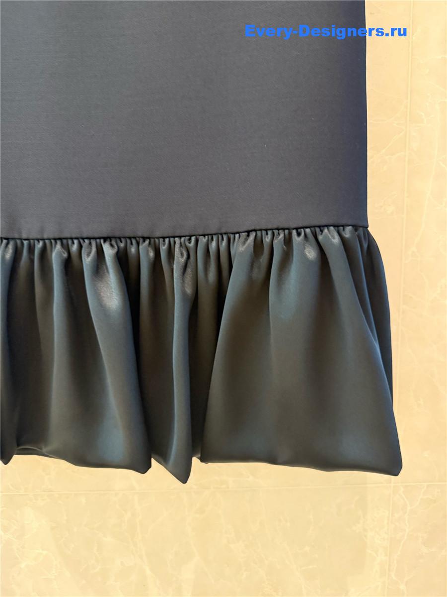 Va1e*ntin0 black crepe midi skirt