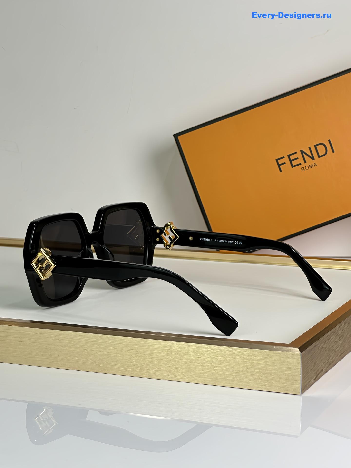 F**di fd40139 square sunglasses
