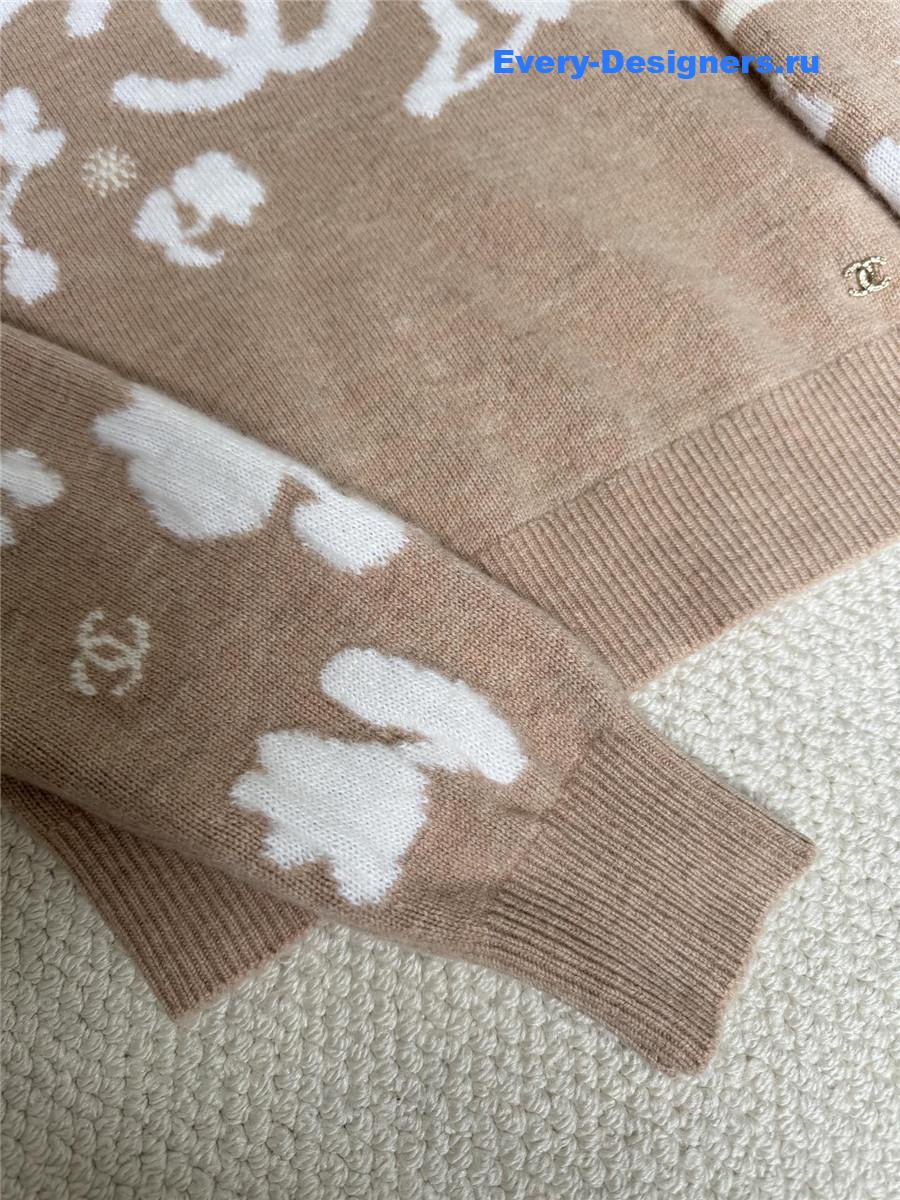 Ch**el beige cashmere turtleneck sweater pullover
