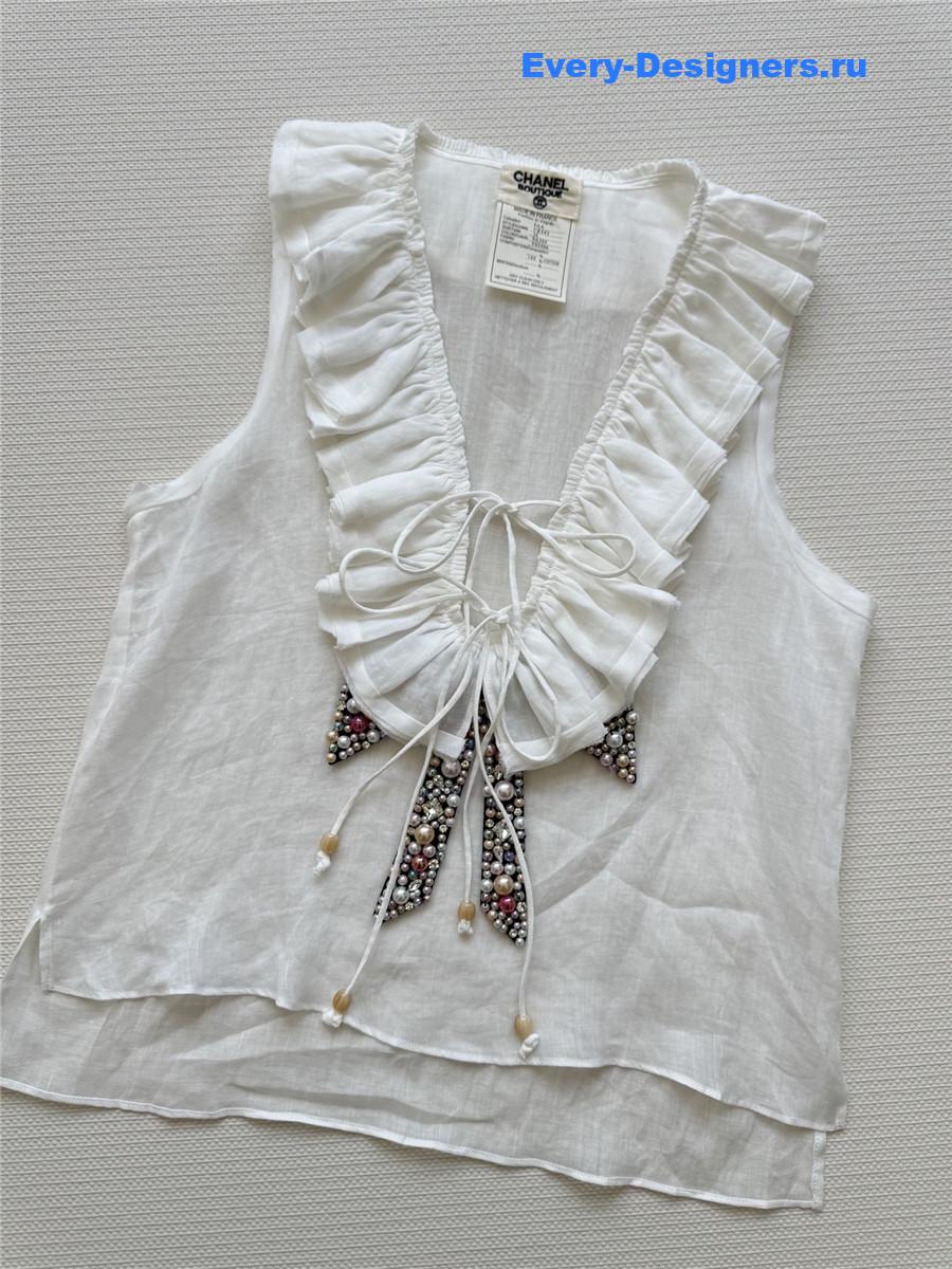 Ch**el beaded bow v-neck top