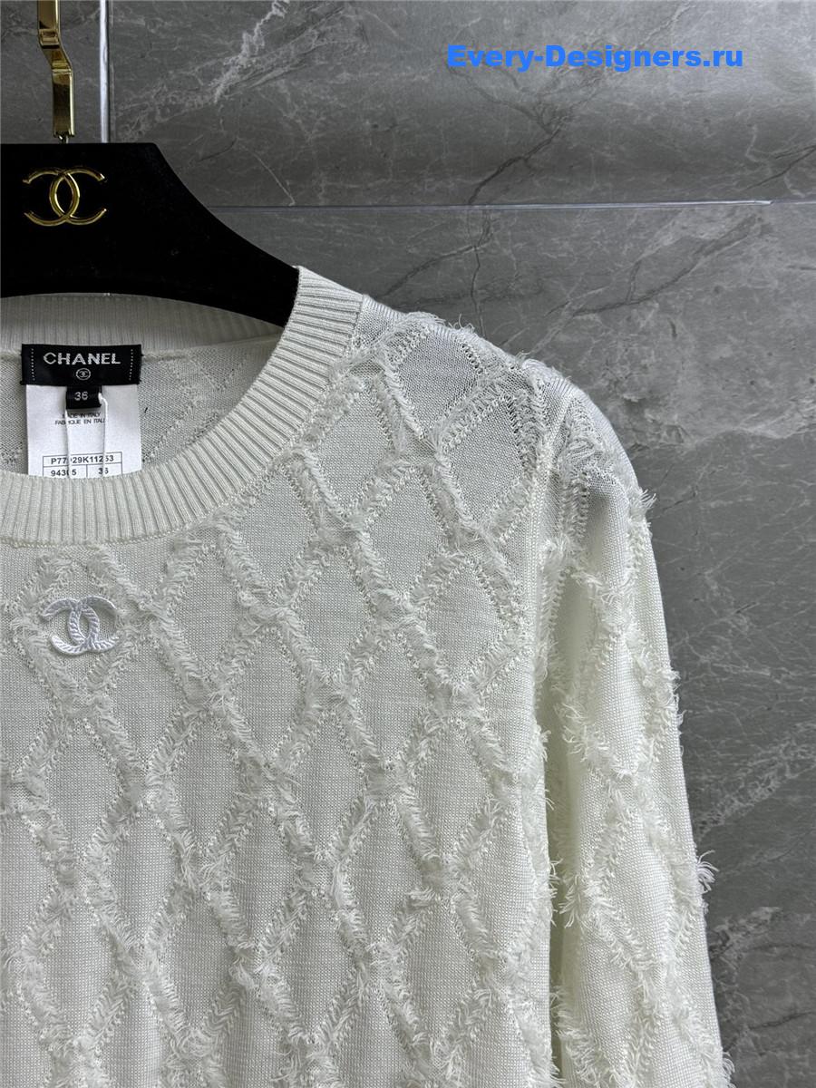 ch**el white D1am0nd cardigan