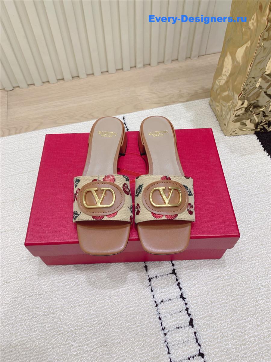 Va1e*ntin0 cherryfic slide sandals