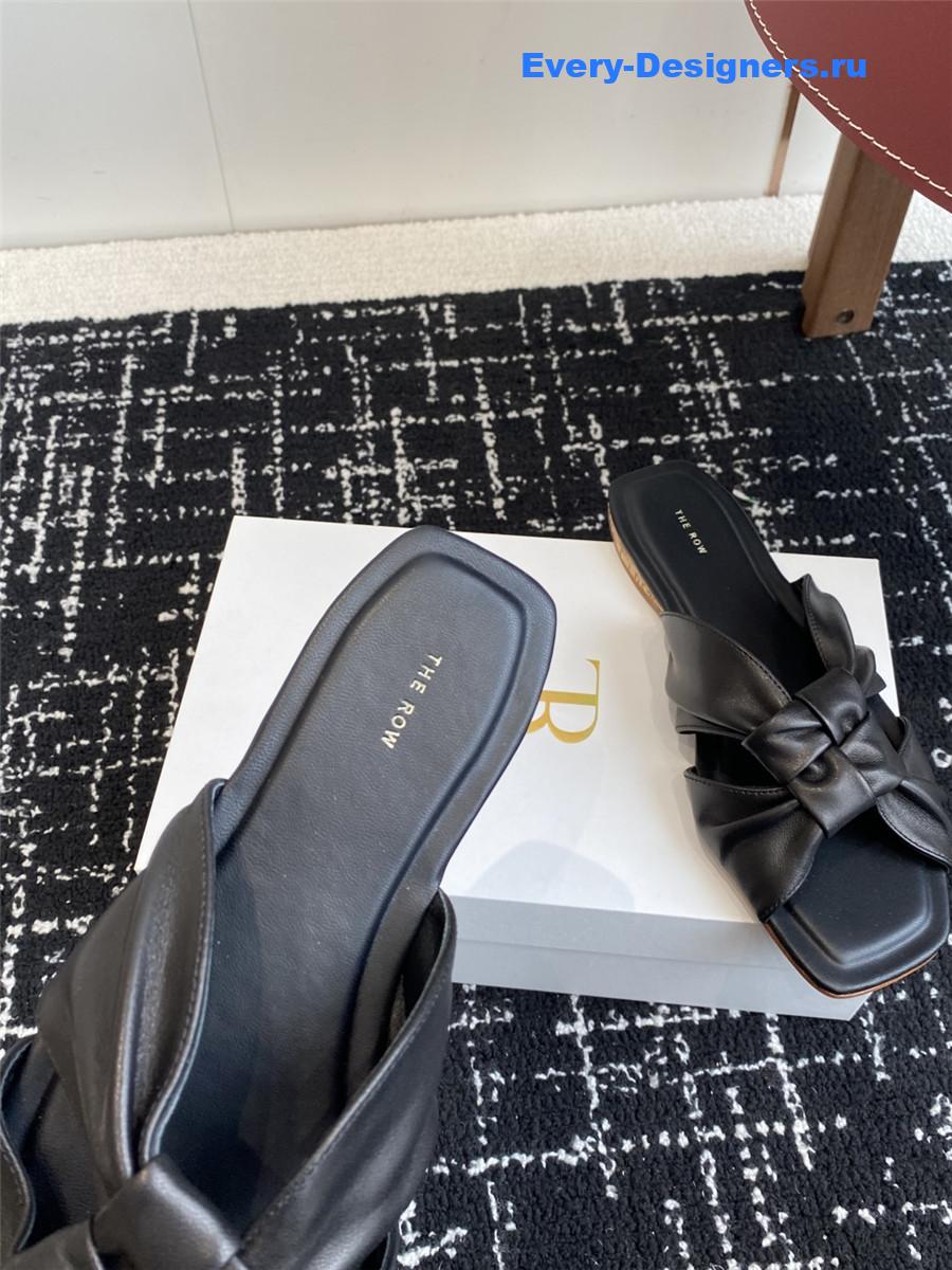 The R0w soft knot black leather flats