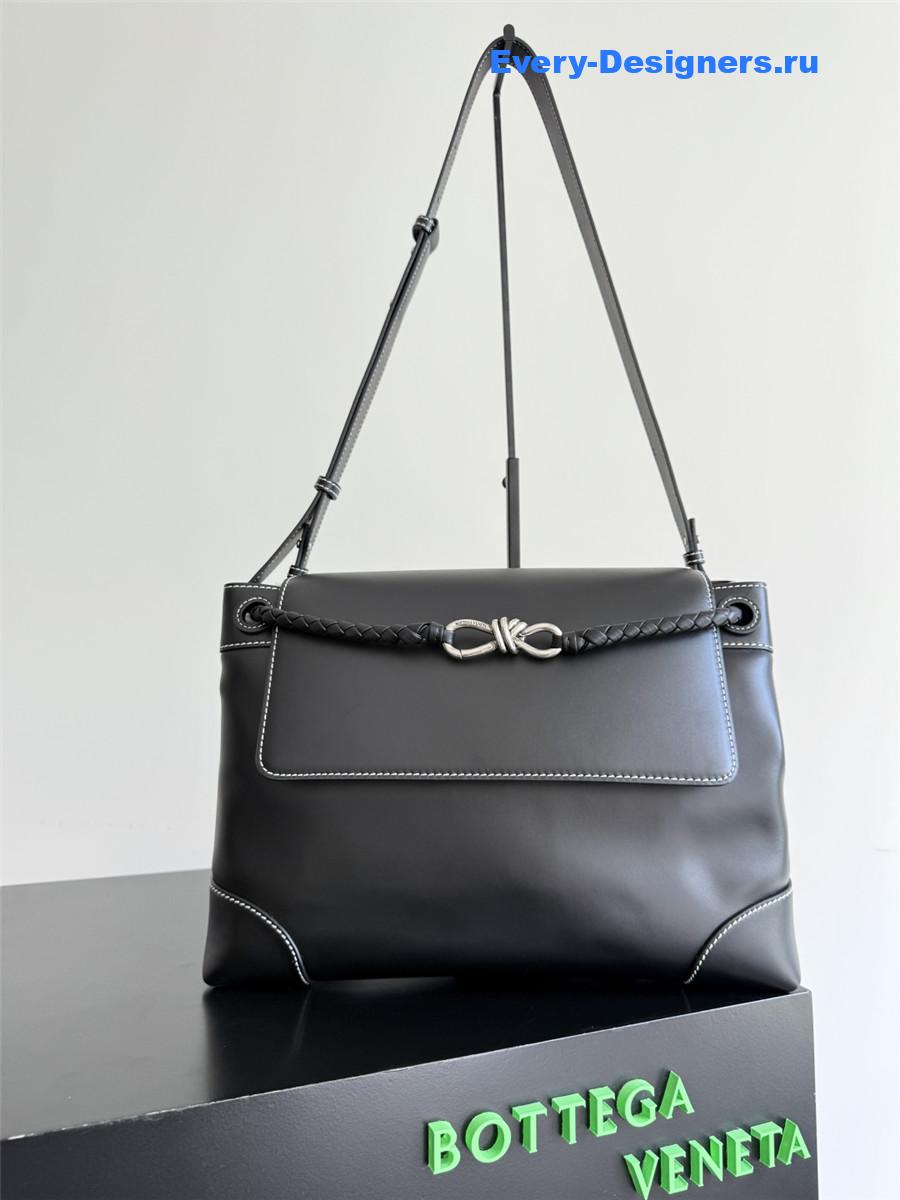 b0tt*ga Ven*ta andiamo black leather messenger bag