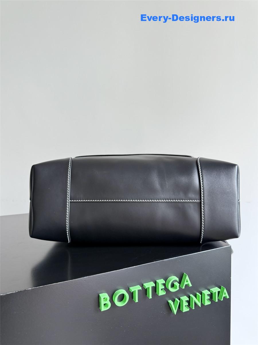 b0tt*ga Ven*ta andiamo black leather messenger bag