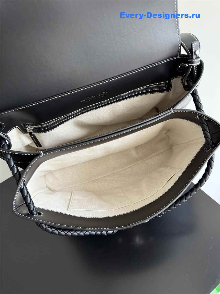 b0tt*ga Ven*ta andiamo black leather messenger bag
