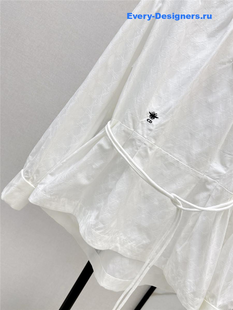 D10r cd white waist shirt