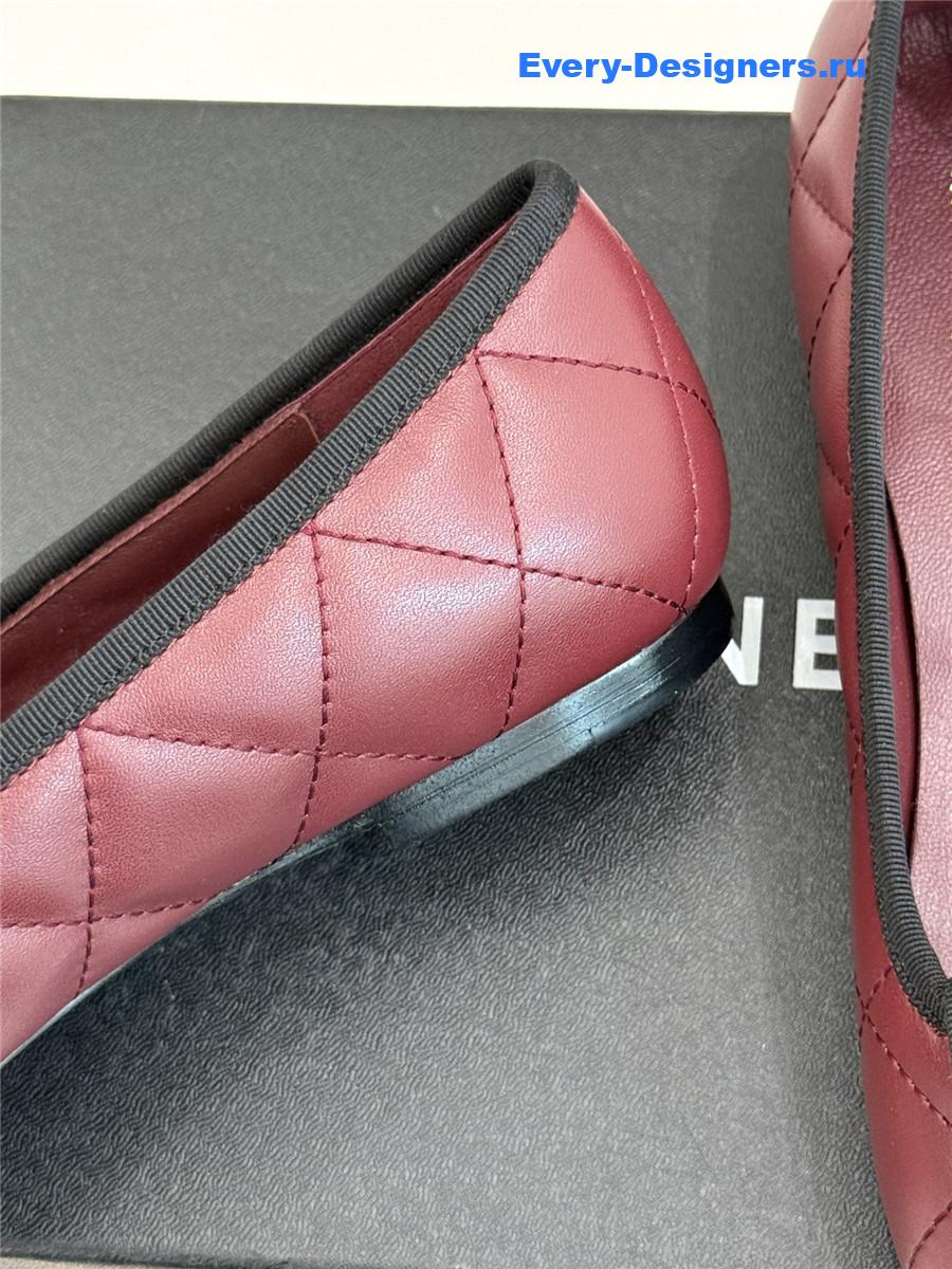 ch**el burgundy D1am0nd chain ballet flats