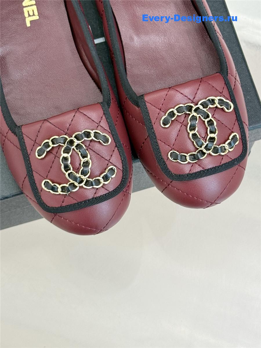 ch**el burgundy D1am0nd chain ballet flats