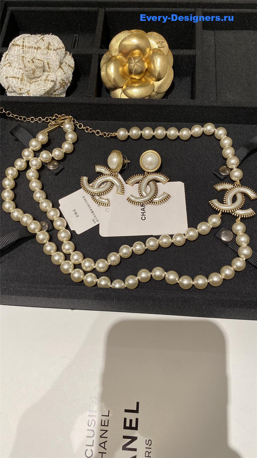 Ch**el gold cc zipper pearl necklace