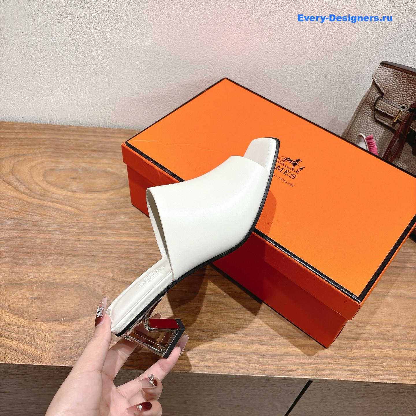 H**me5 white suede helia mules