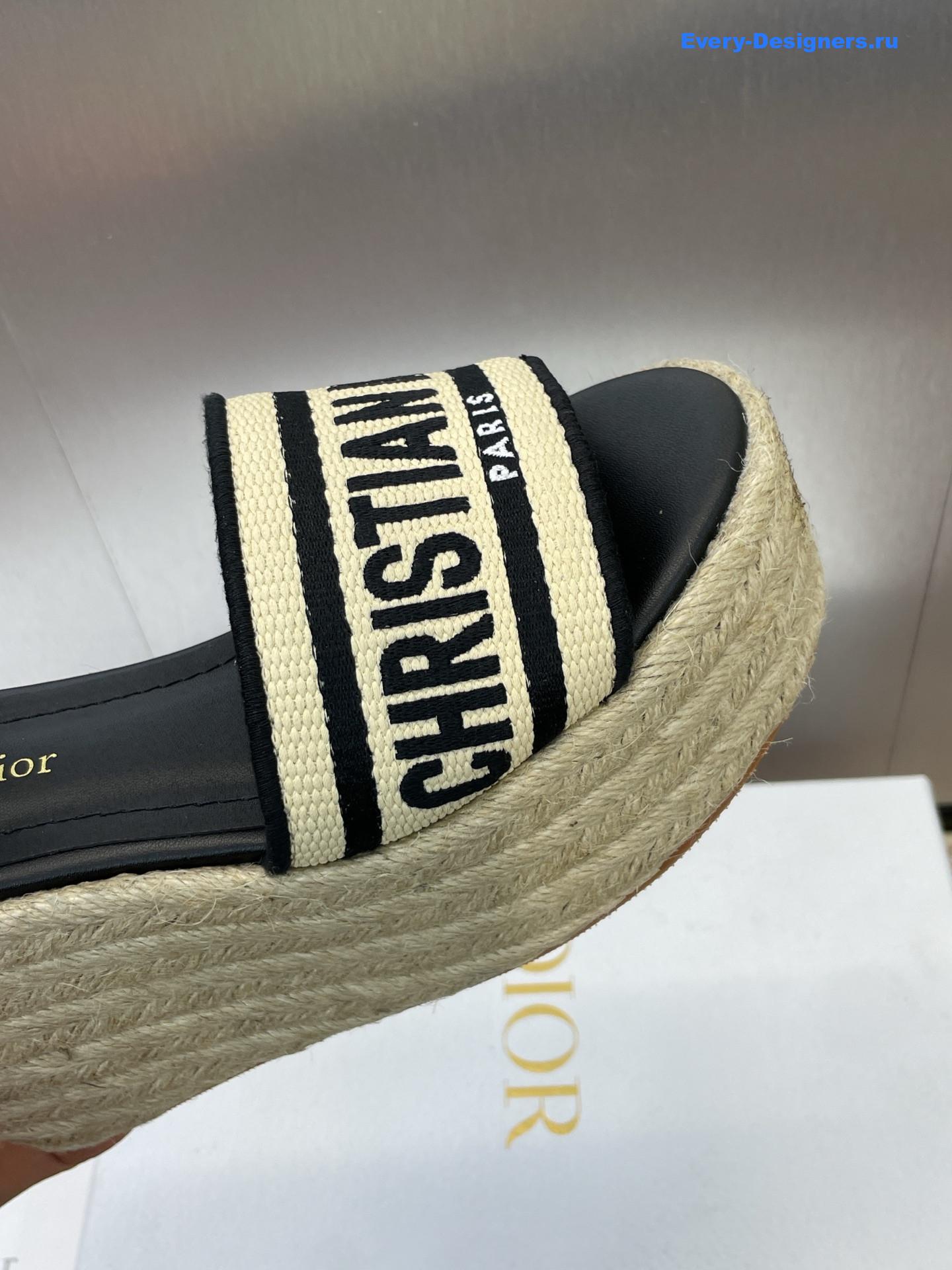 D10r dway wedge sandals