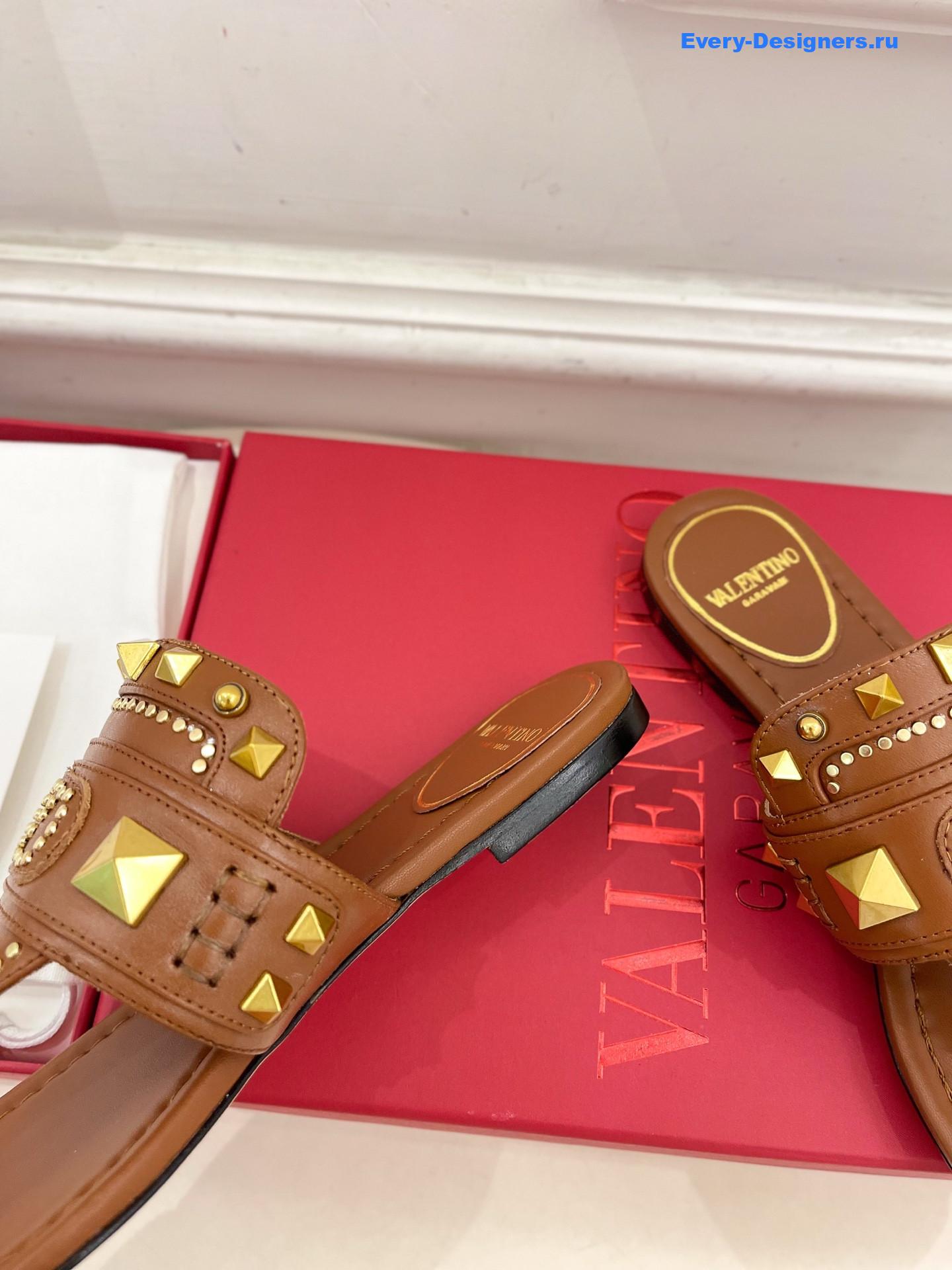 Va1e*ntin0 plaster caster brown thong sandals