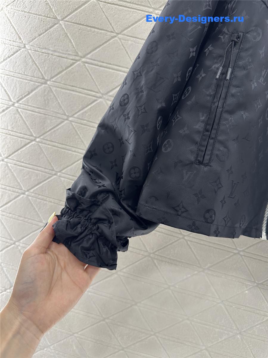 l0vis Vvtt0n shiny monogram parka