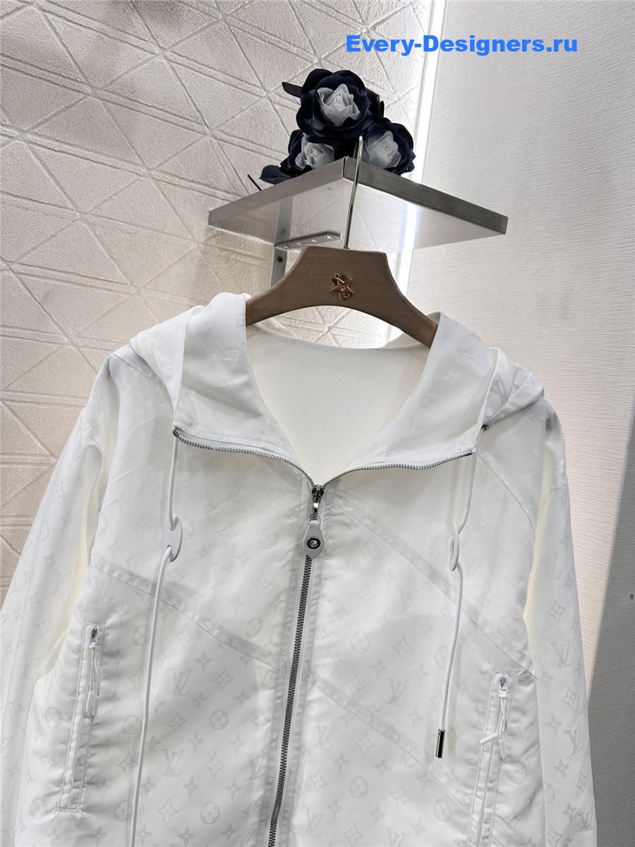l0vis Vvtt0n white monogram parka