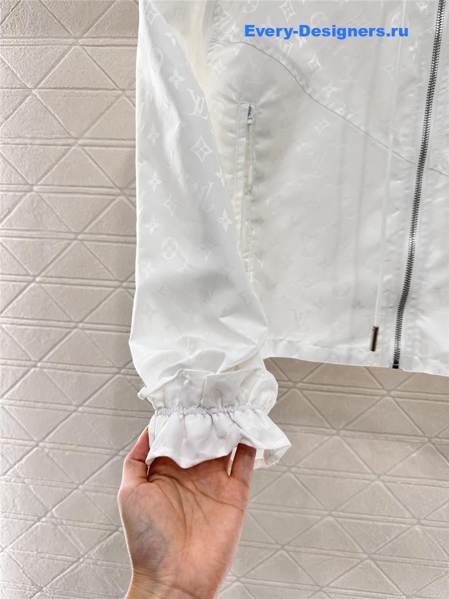 l0vis Vvtt0n white monogram parka