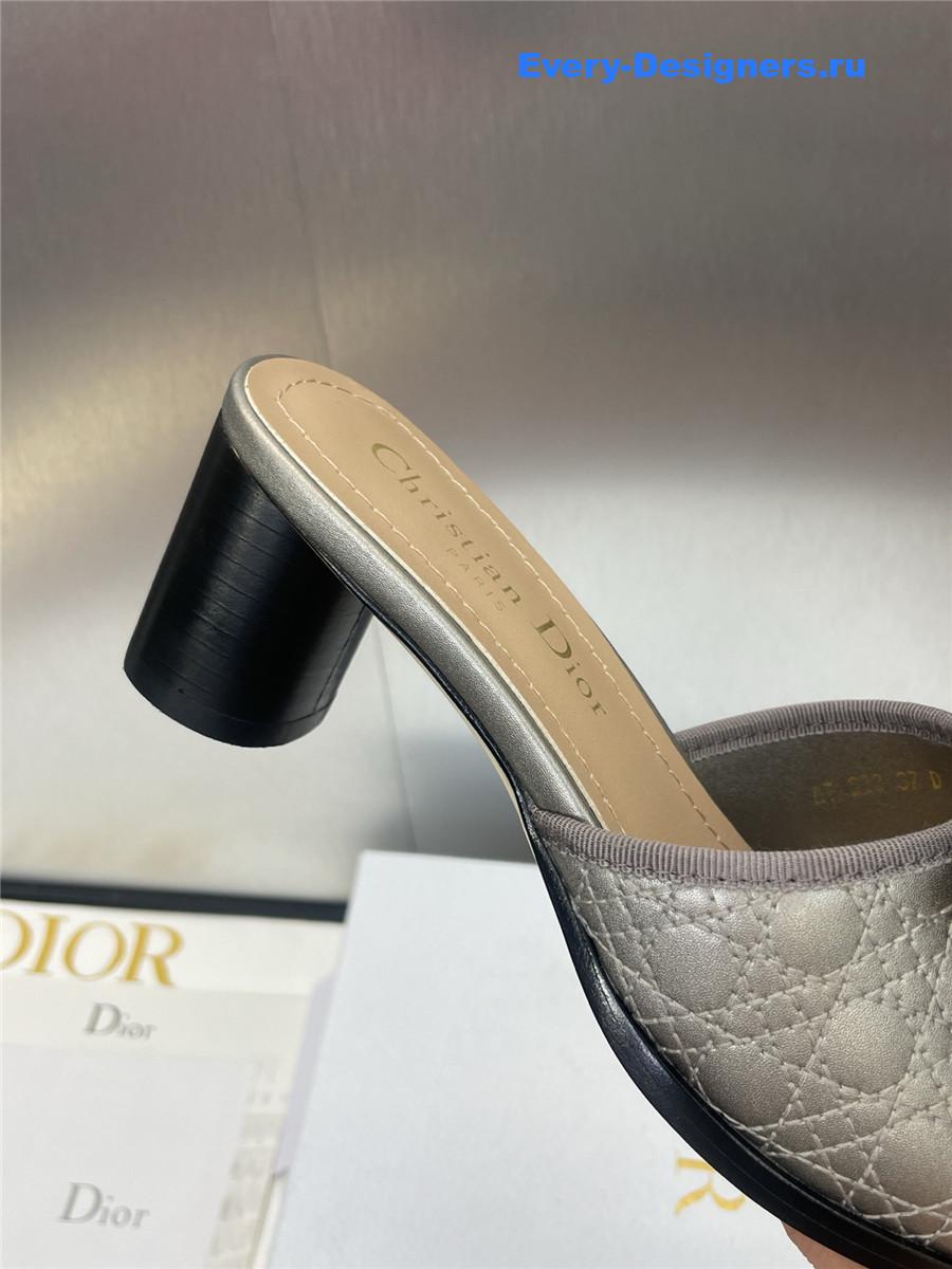 D10r grey platform slides