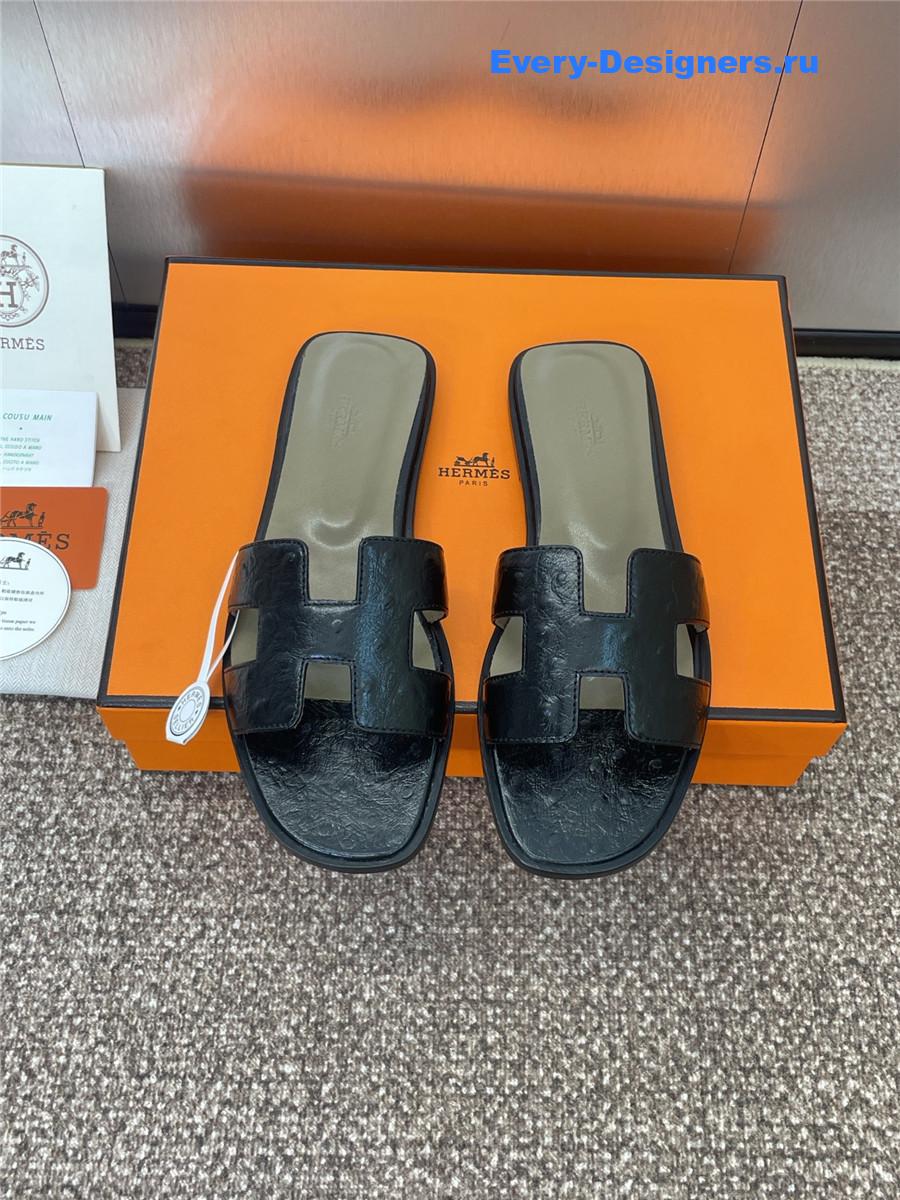 H**me5 black ostrich oran sandals