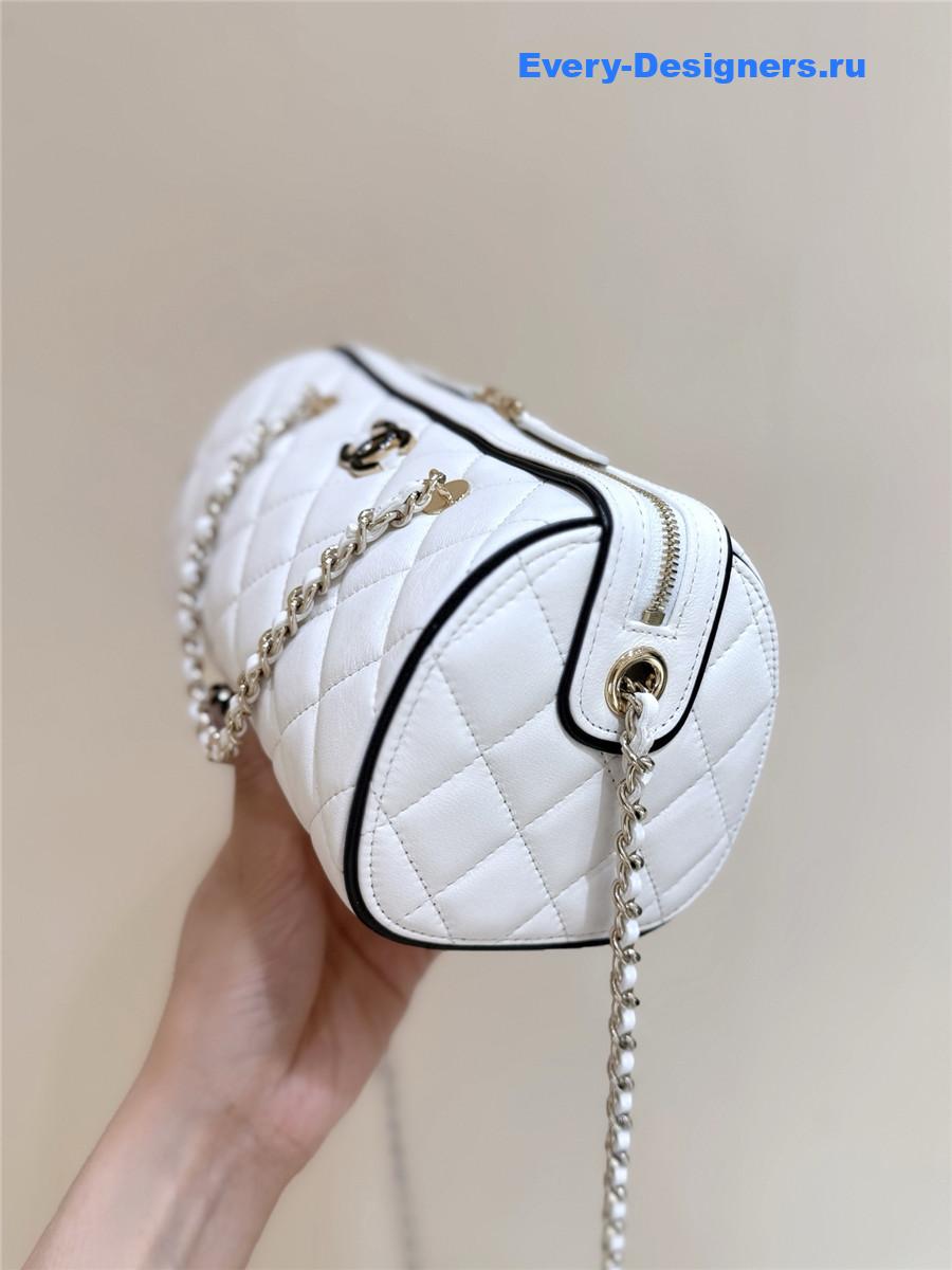 Ch**el white matelasse clutch