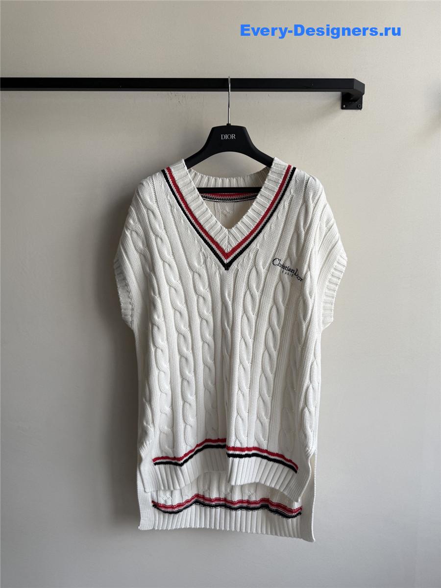 D10r white oversized sweater vest