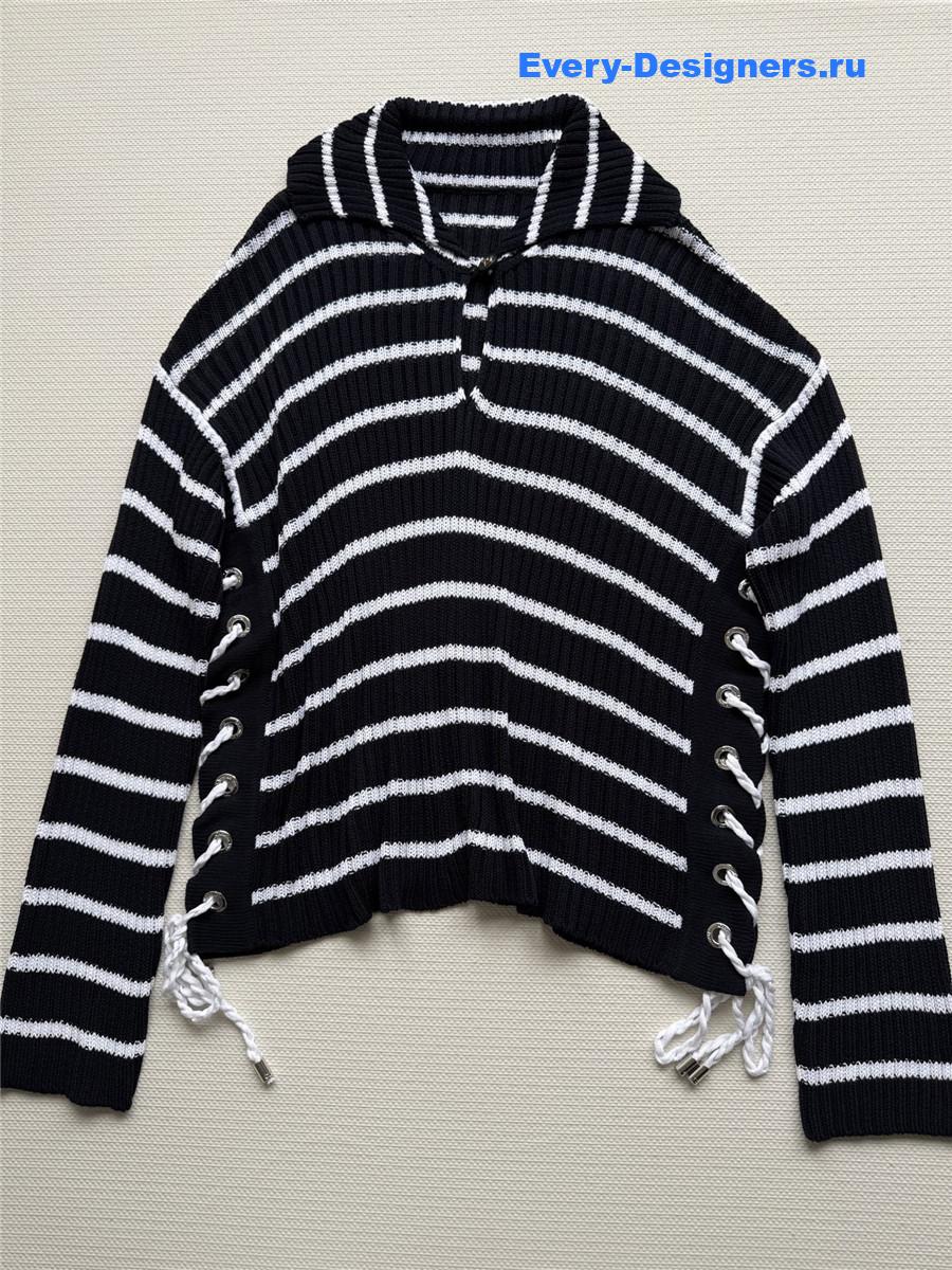 D10r distressed striped sweater