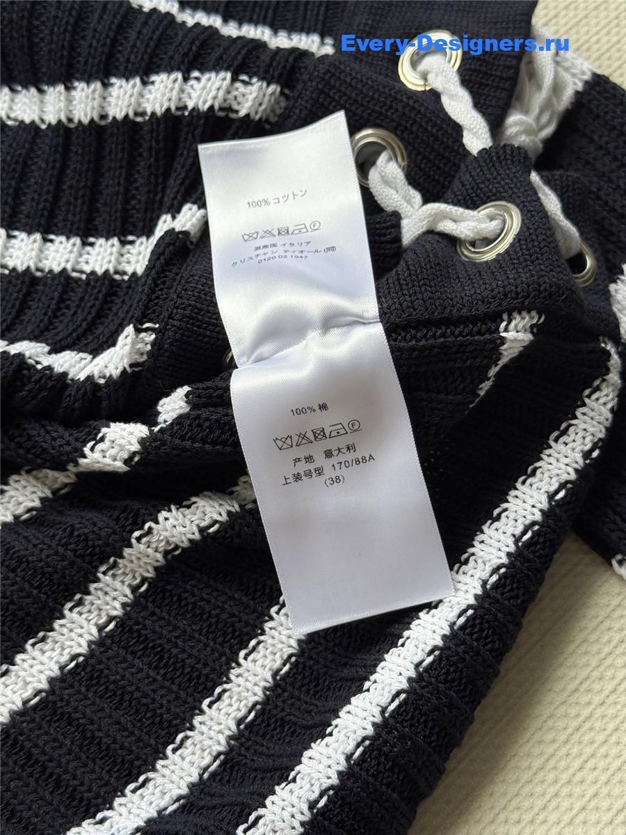 D10r distressed striped sweater