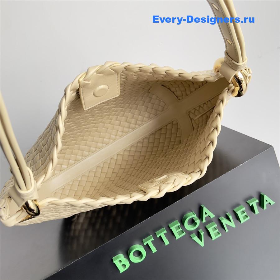 b0tt*ga Ven*ta beige pipe bag